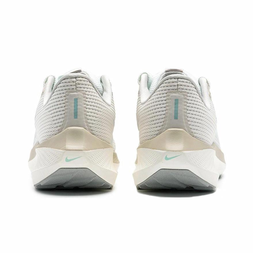 Nike Air Zoom Pegasus 40 - вид сзади