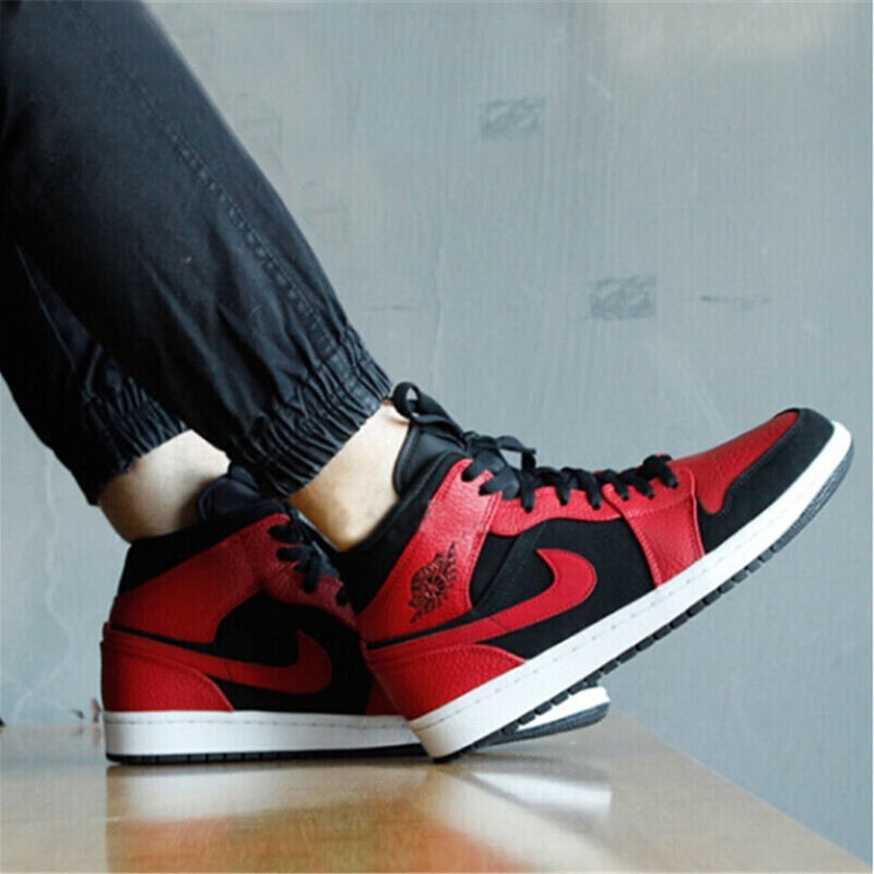 Jordan Air Jordan 1 Mid - вид сзади
