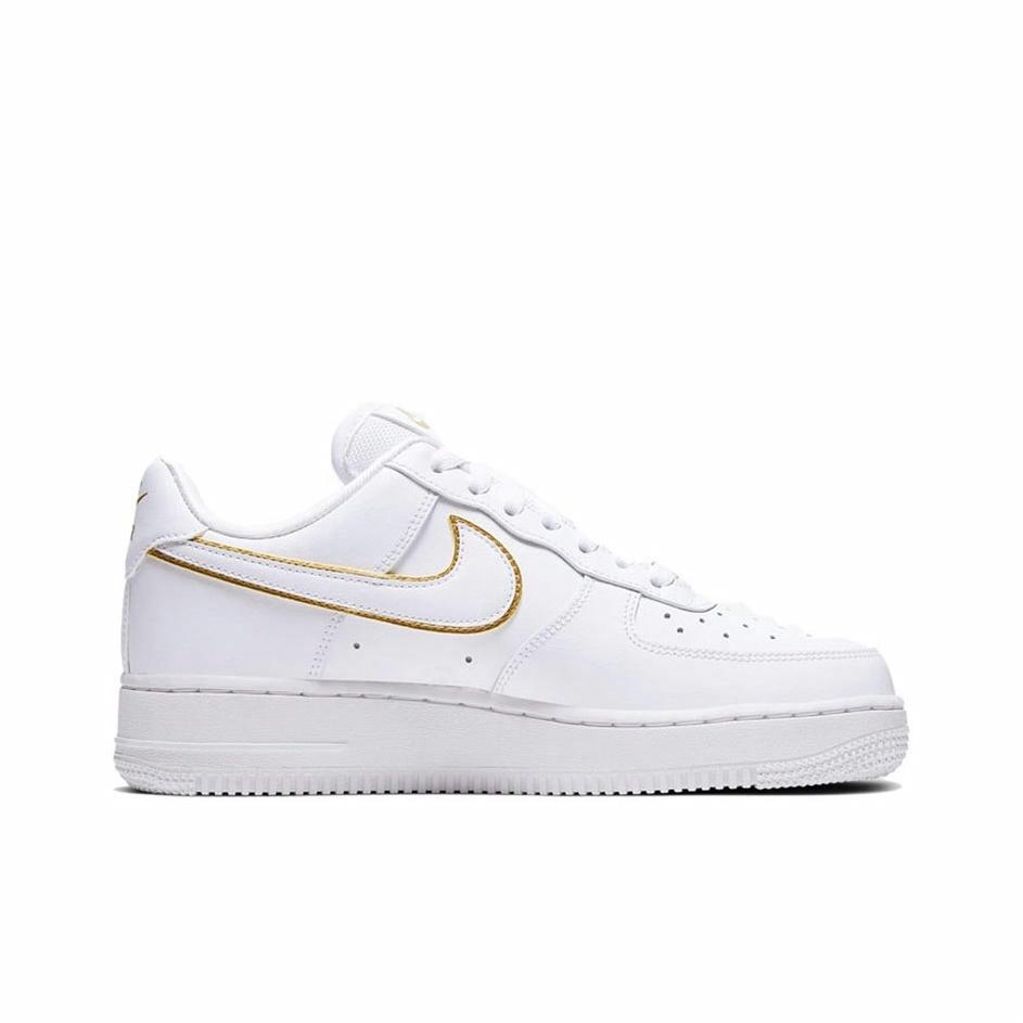 Nike Air Force 1 07 ESS 'Metallic Gold' - вид с внутренней стороны