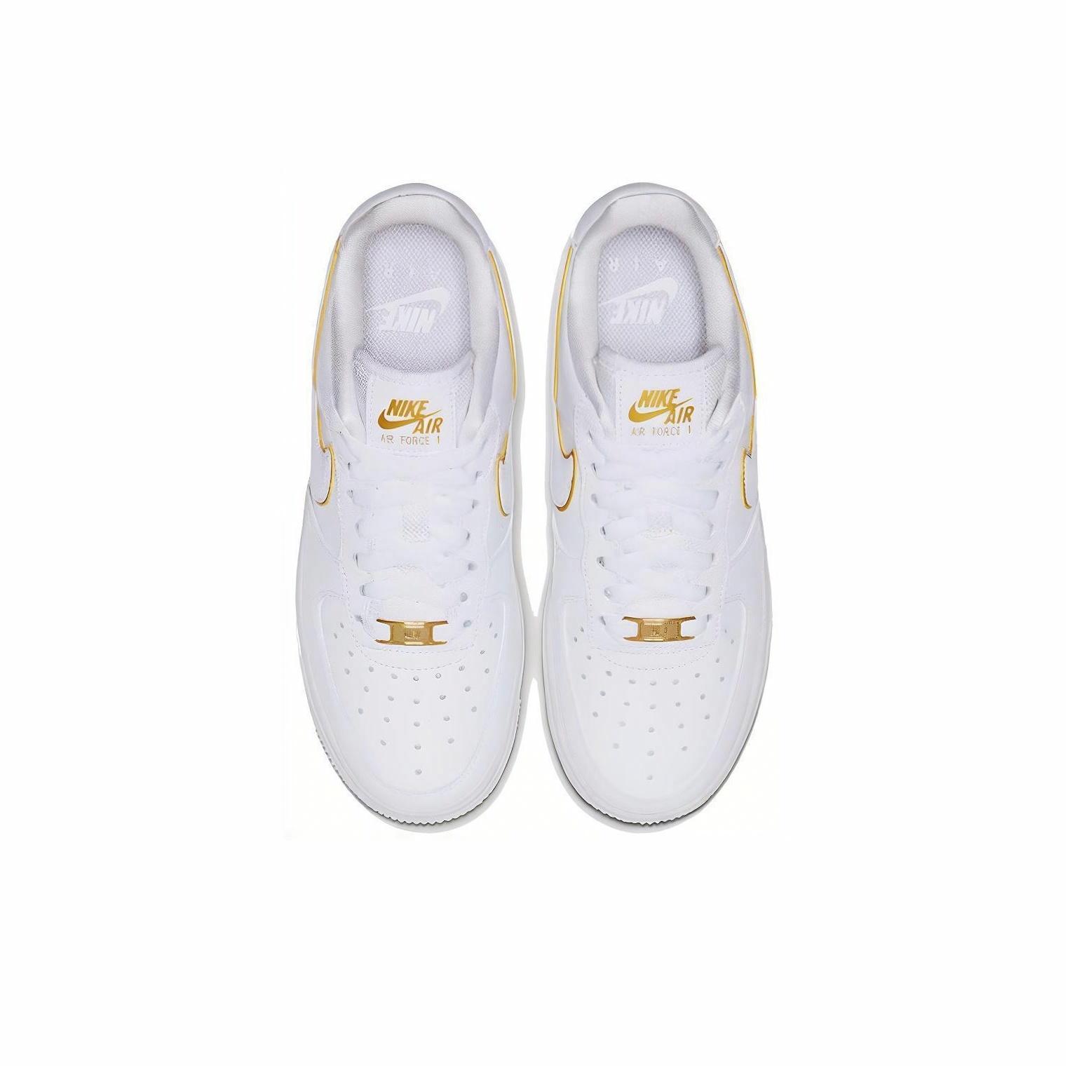 Nike Air Force 1 07 ESS 'Metallic Gold' - вид сзади
