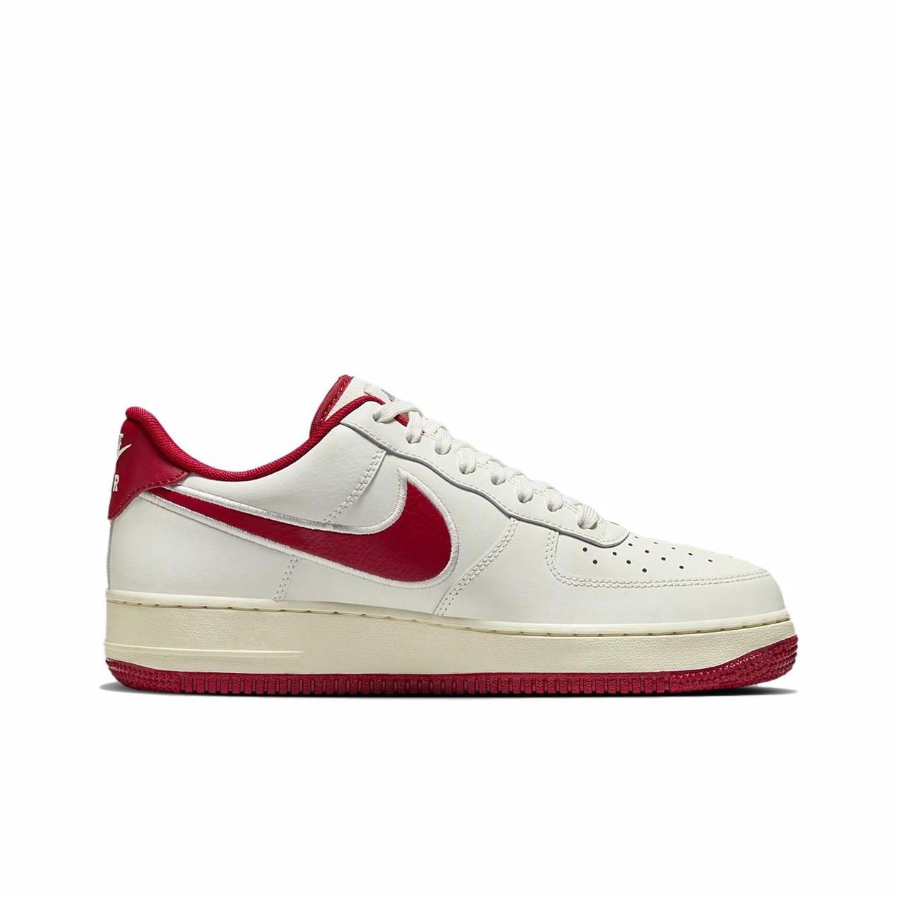 Nike Air Force 1 Low 'White University Red' - вид с внутренней стороны