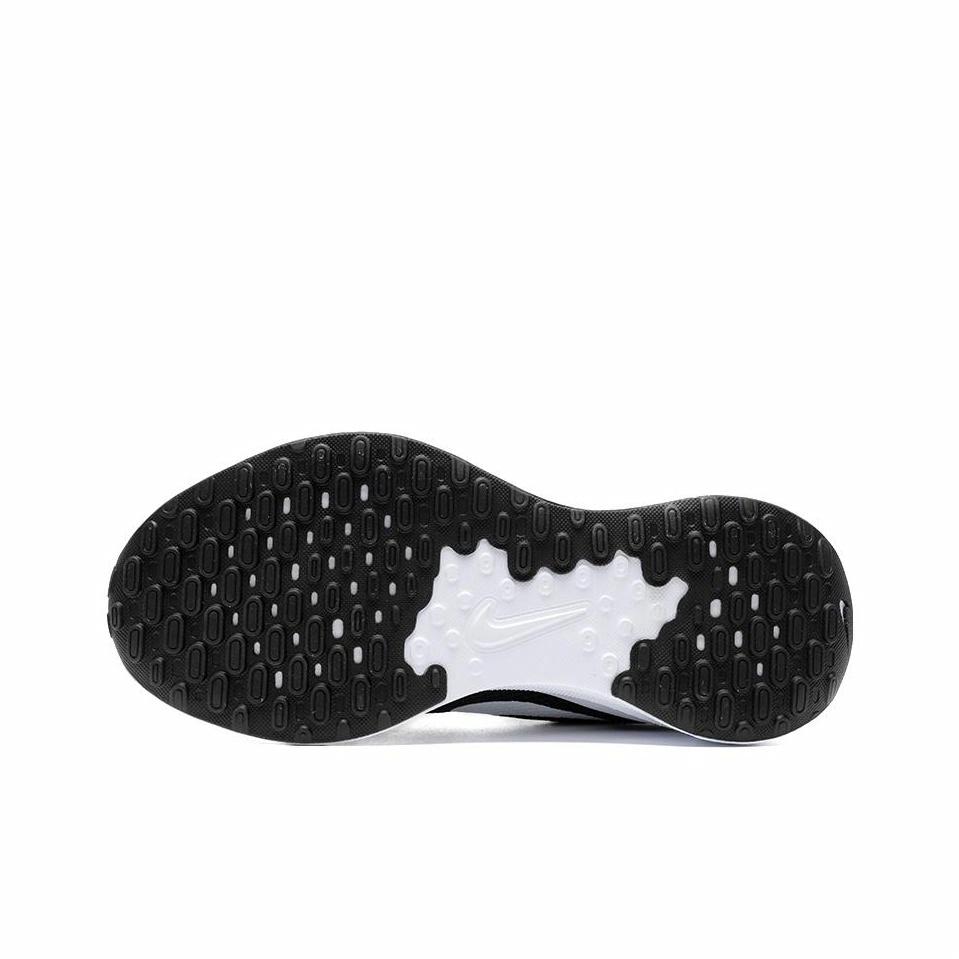 Nike Revolution 7 Wide (полнота: 2E) - rear view