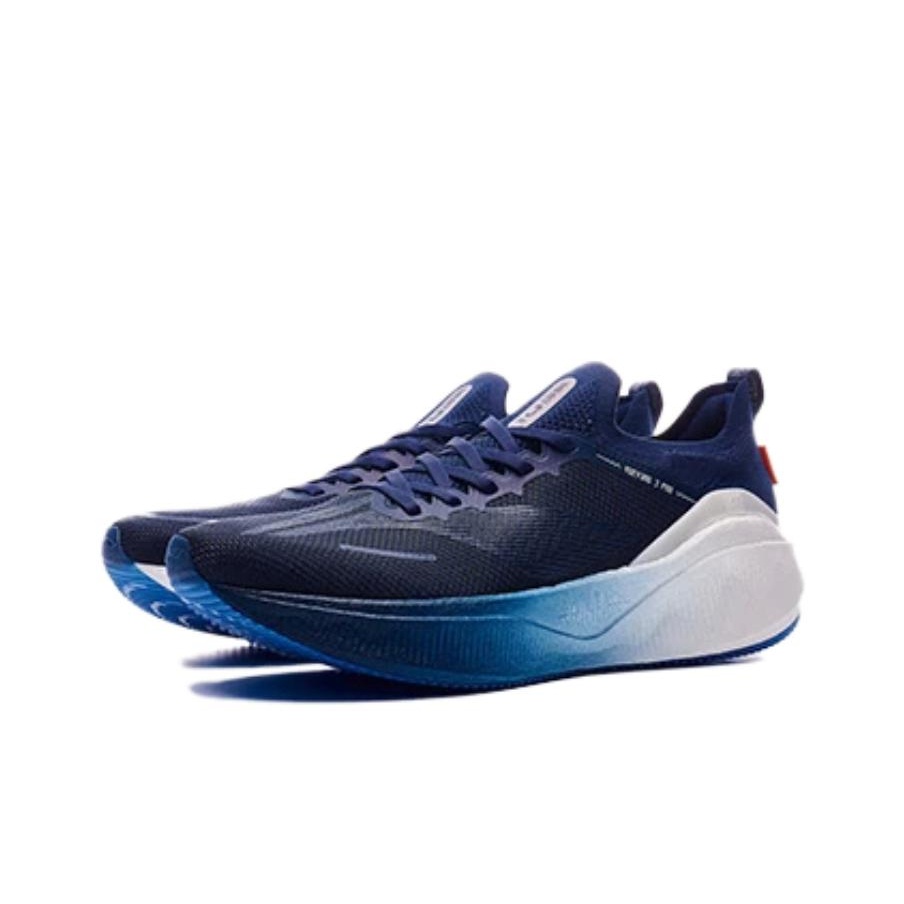 Li-Ning YueYing 3 pro - вид спереди