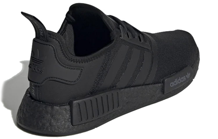 adidas NMD R1 Triple Black 2019/2020 - вид сзади