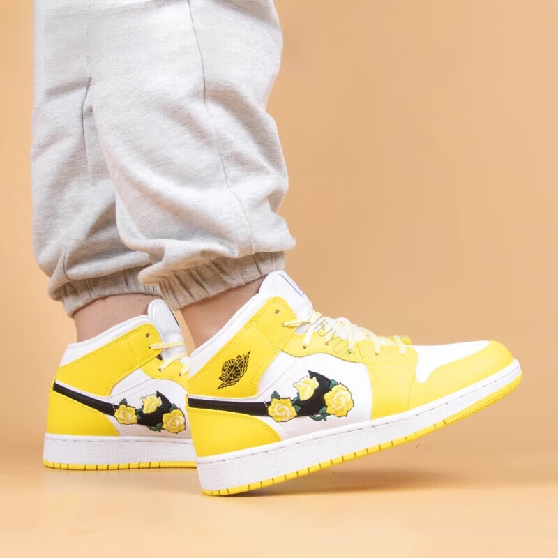 Jordan Air Jordan 1 Mid GS "Dynamic Yellow" - вид с внутренней стороны