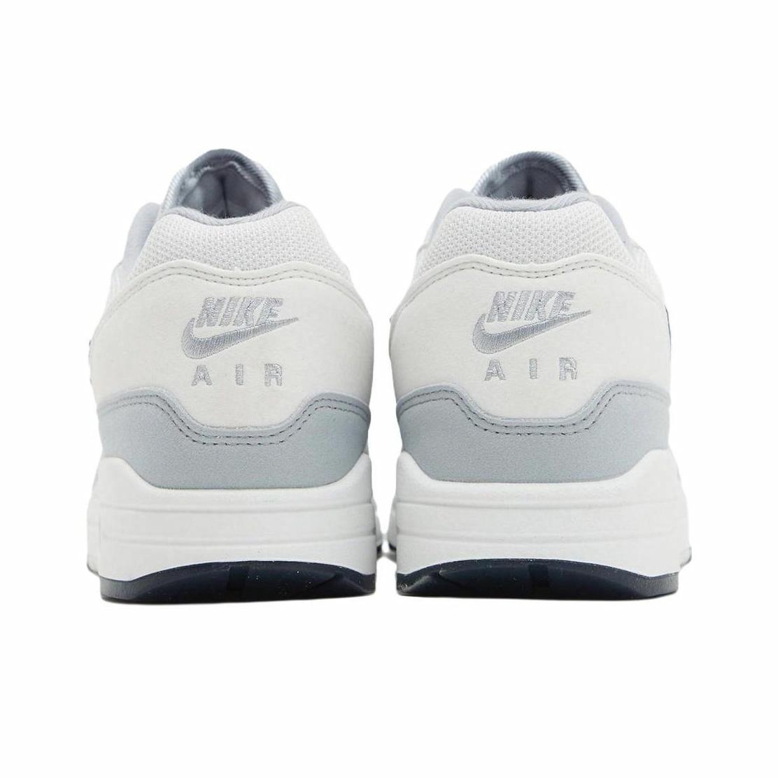 Nike Air Max 1 Platinum Tint Dark Obsidian - вид сзади