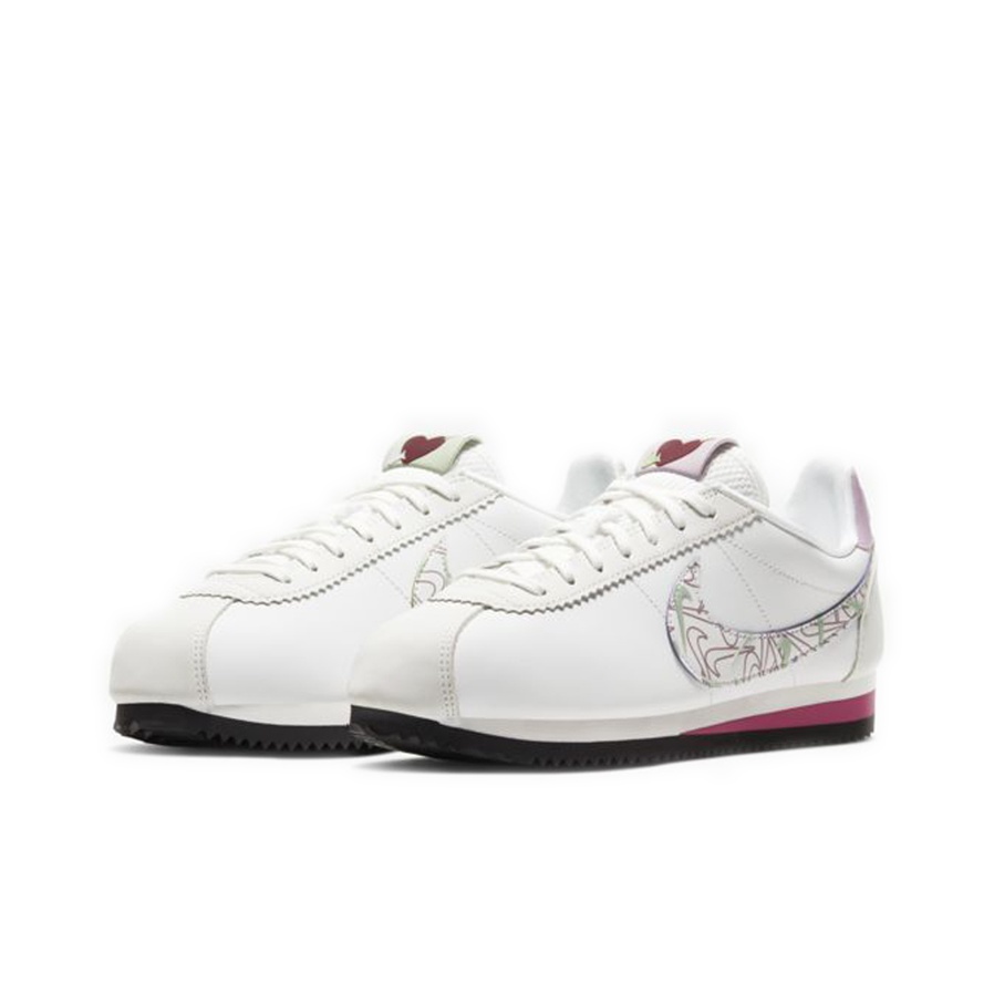 Nike Cortez SE "Valentine's Day" - вид спереди