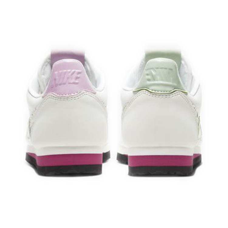 Nike Cortez SE "Valentine's Day" - вид сзади
