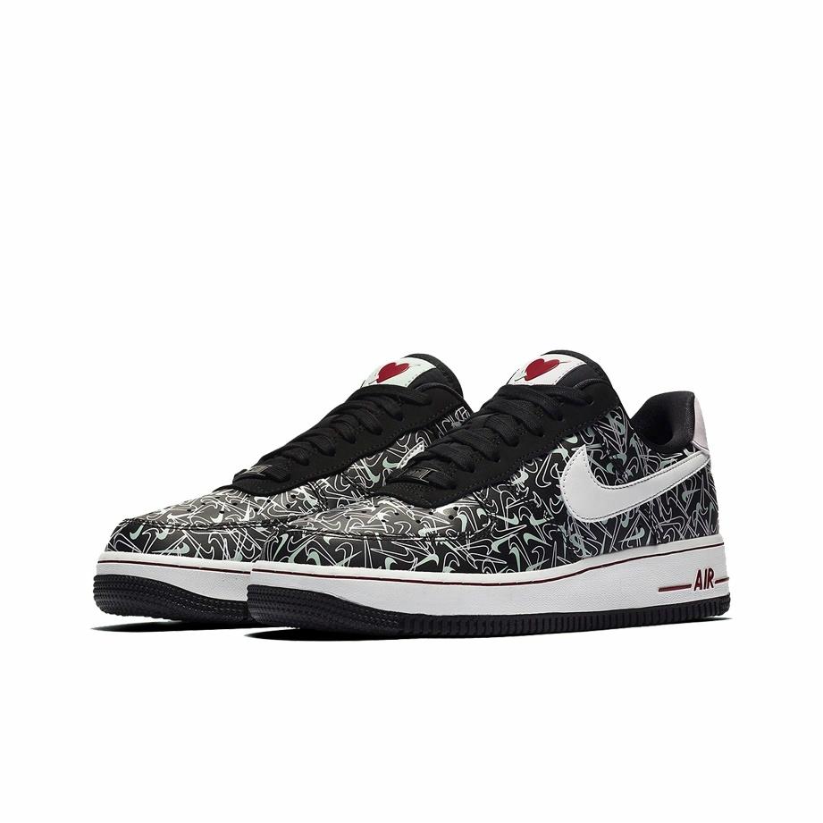 Nike Air Force 1 "valentine's day" 2020 - вид спереди