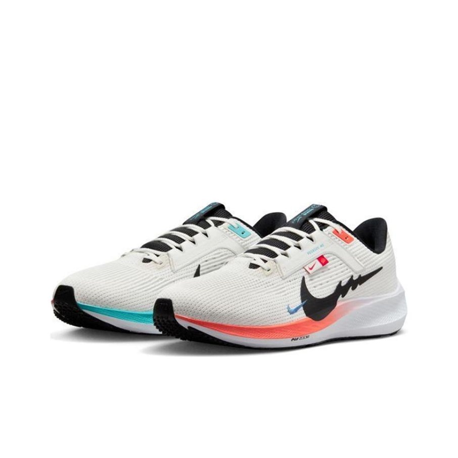 Nike Air Zoom Pegasus 40 "Year of the Dragon" - вид с внутренней стороны