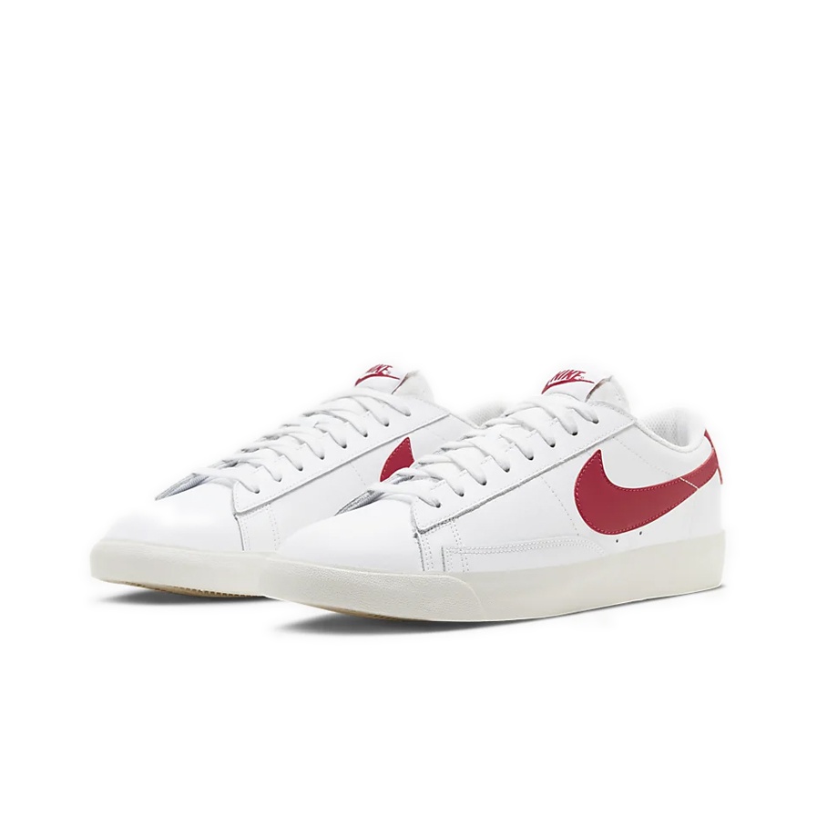 Nike Blazer Low University Red - вид спереди