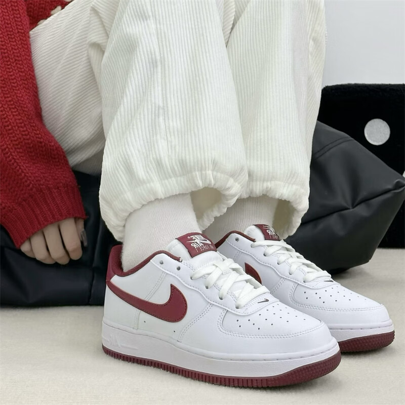 Nike Air Force 1 - вид спереди