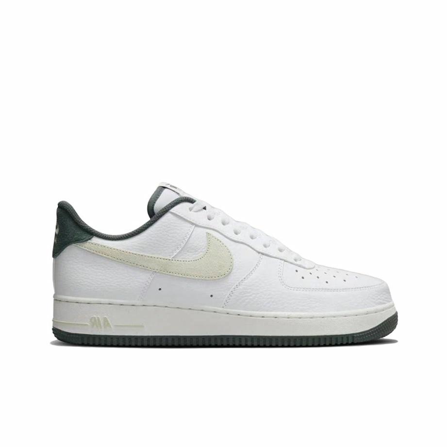 Nike Air Force 1 07 LV8 COB - вид с внутренней стороны