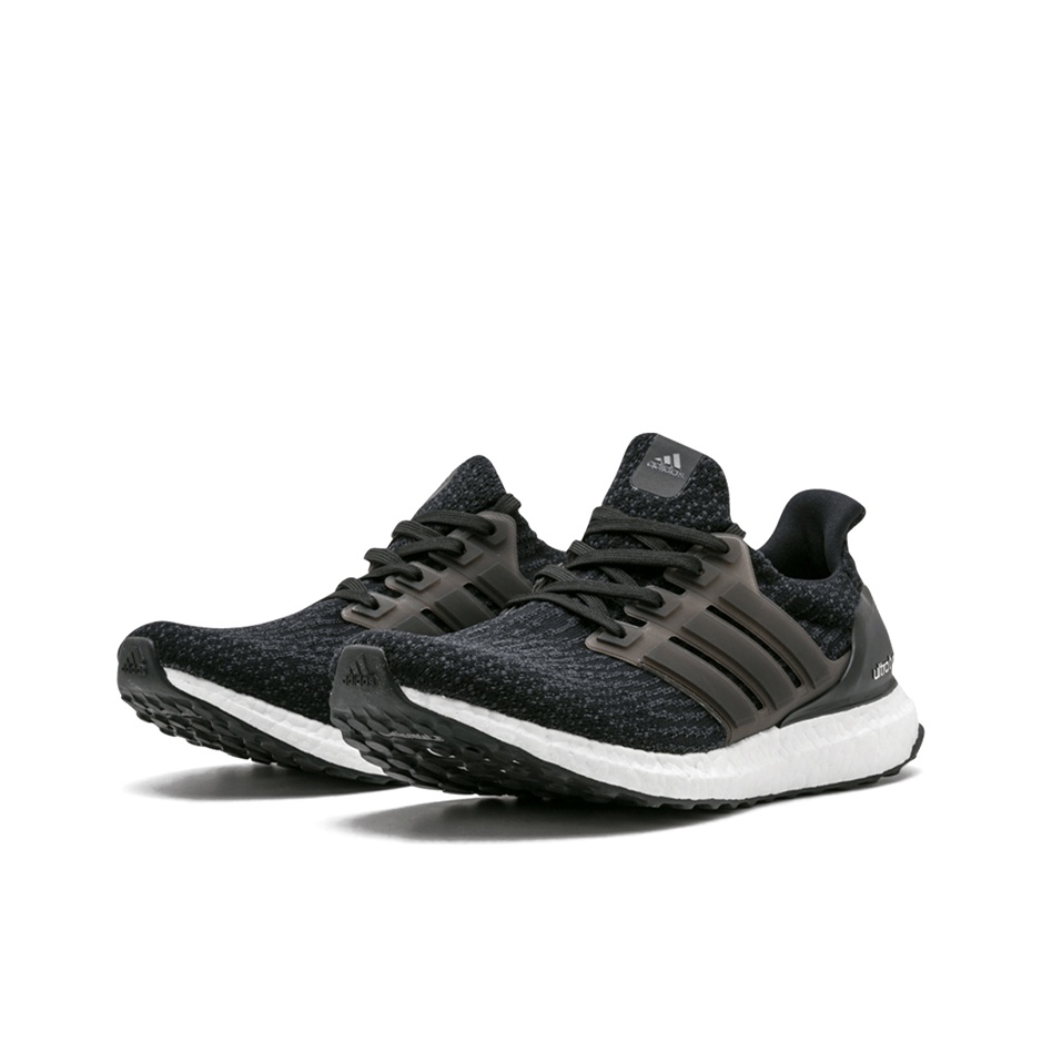 adidas Ultra Boost - вид спереди
