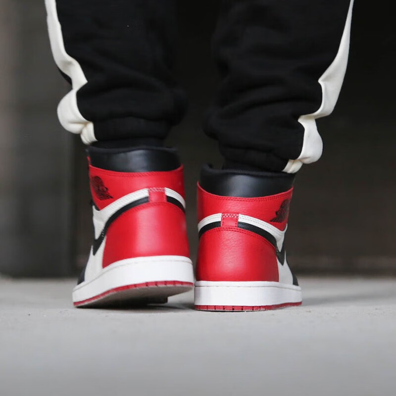 Air Jordan 1 Retro High Bred Toe - sole
